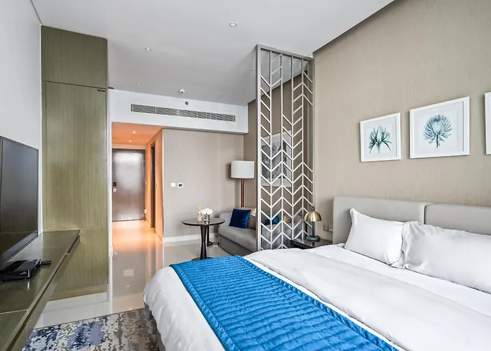 Stylish Business Bay Apartment With Canal View