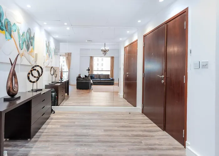 Huge Apartment On The Beach