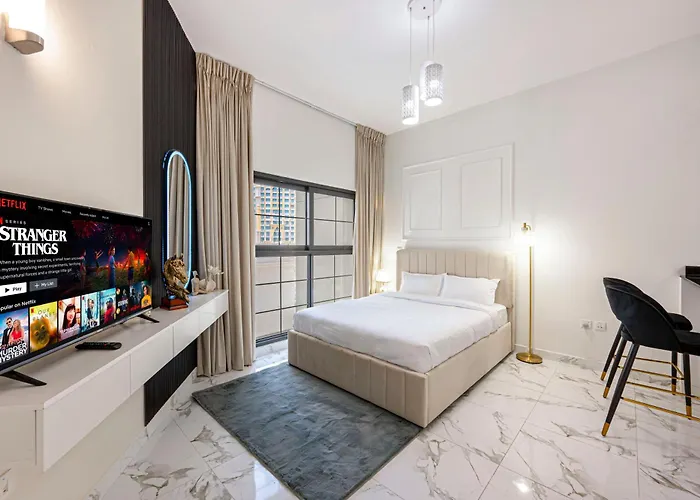 Sophisticated Studio With Dubailand Views