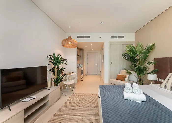 Modern And Cozy Studio At Seven Palm Prime Location