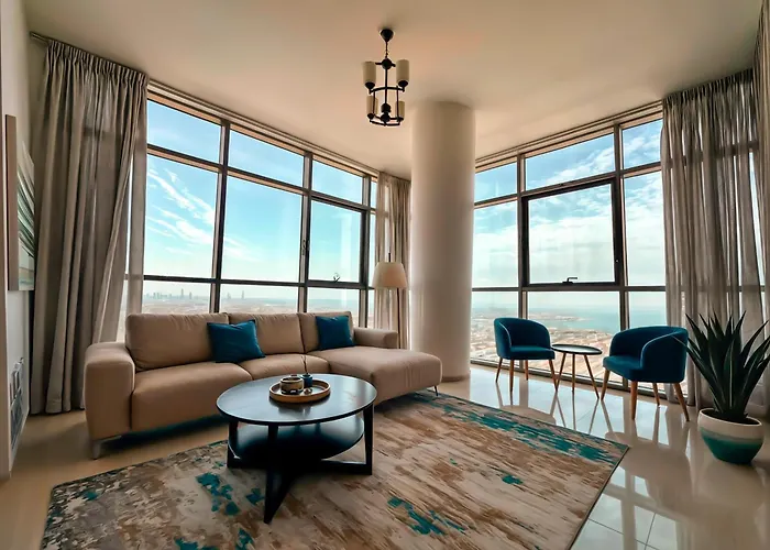 Spacious 2Br Apartment In Aa Tower