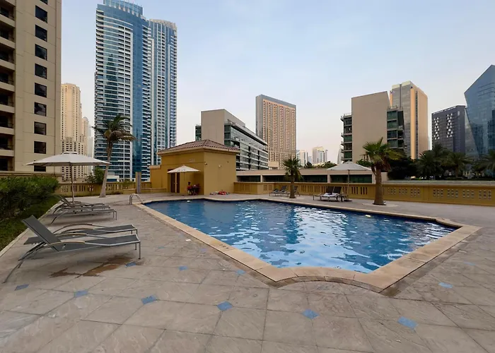 Aesthetic Beach Apartment , Sleeps 6, Pool, Gym & Waterfront Views