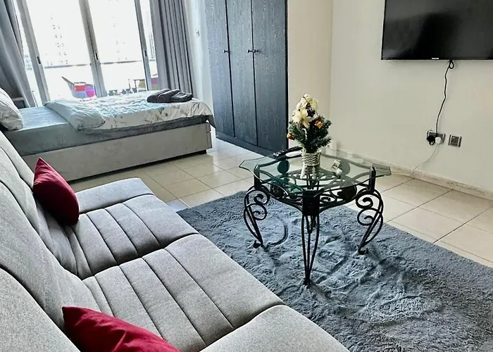 Luxury Studio With Balcony - Close To Metro & Marina