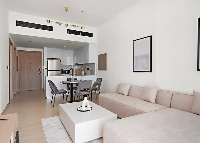 Stunning 1 Bedroom Modern Luxury Residence At Jvc
