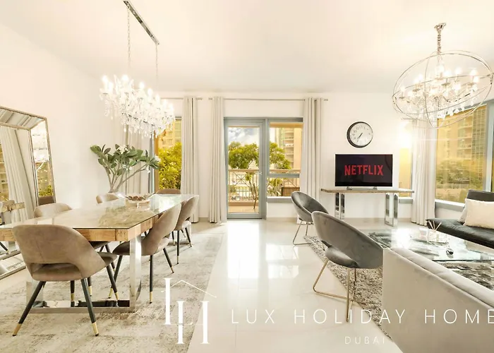 Lux - The Downtown Blvd Suite