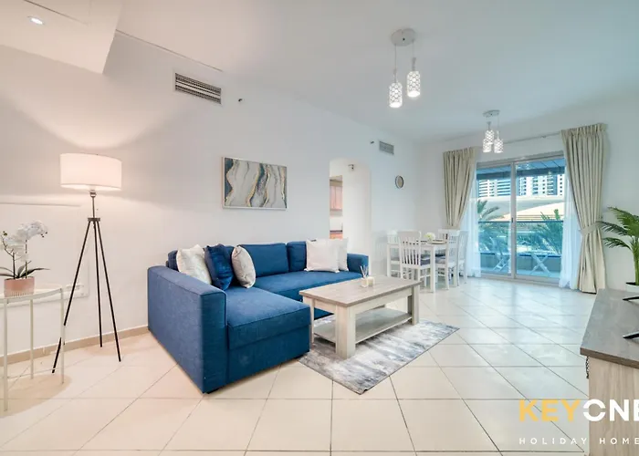 Elegant Two Bedroom In Dubai Marina
