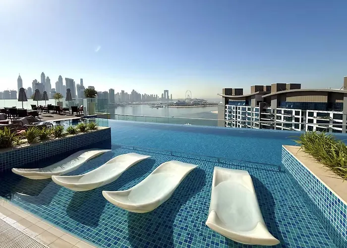 Palm Jumeirah Beachfront Apartment With Amazing Infinity Pool And Private Beach