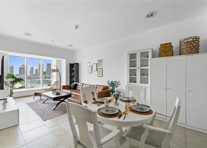 Vayk - Spacious 2 Bedroom Apartment In Dubai Marina