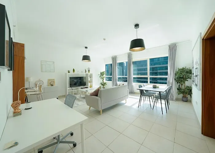 Luxury Apartment With Stunning Marina View