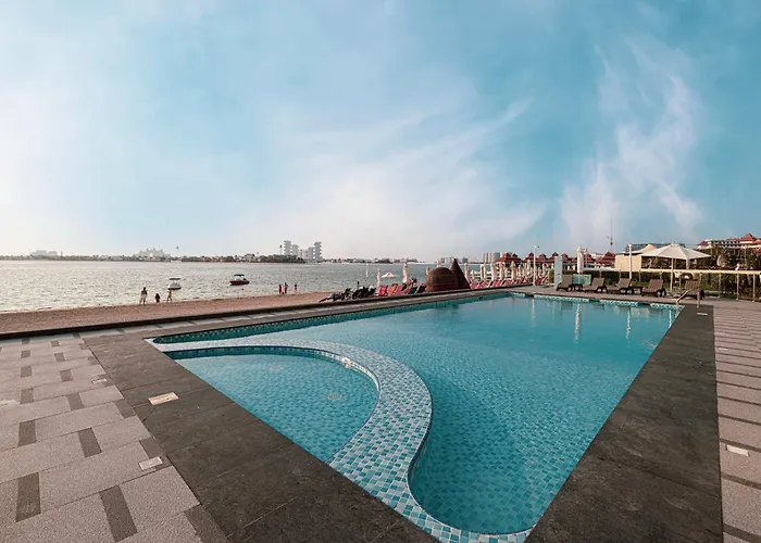Beachfront Bliss, 1Br With Royal Atlantis & Palm Views