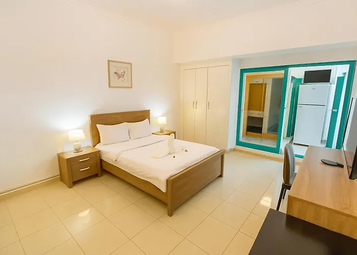 Classy Studios For Ladies In Dubai, Marina فتيات فقط