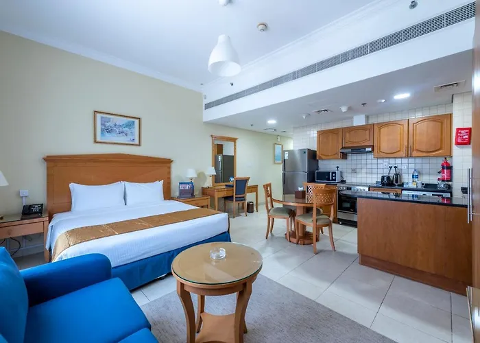 What are the best hotels near Burj Khalifa?