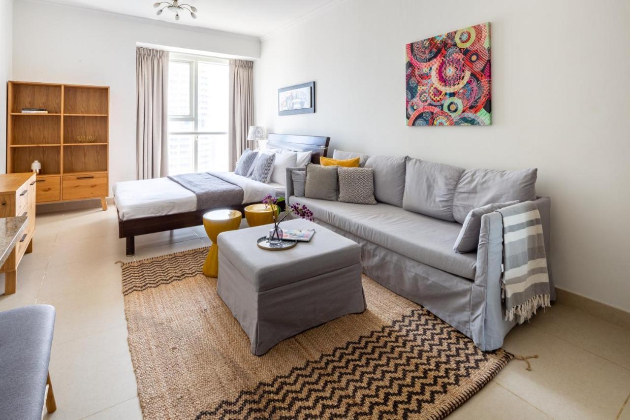 Frank Porter - Goldcrest Executive Apartment