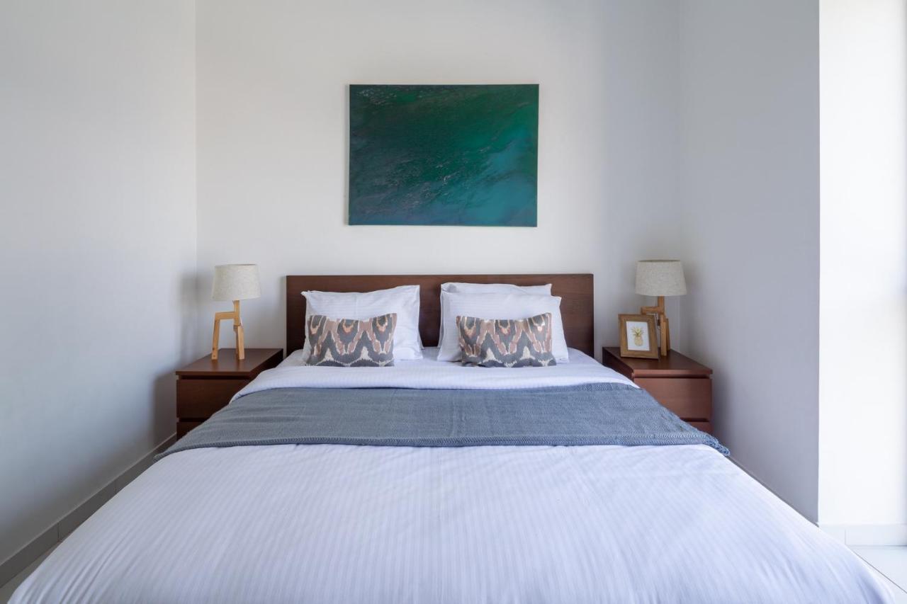 Frank Porter - Marina Tower Apartment