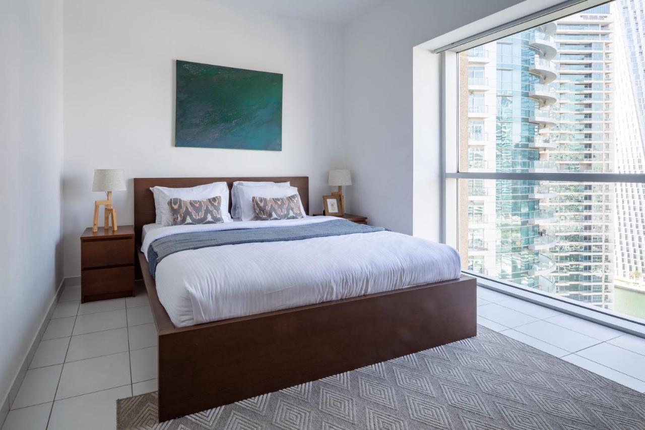 Frank Porter - Marina Tower Apartment *