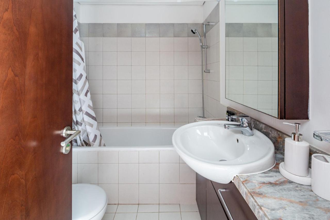 Frank Porter - Marina Tower Apartment Dubai