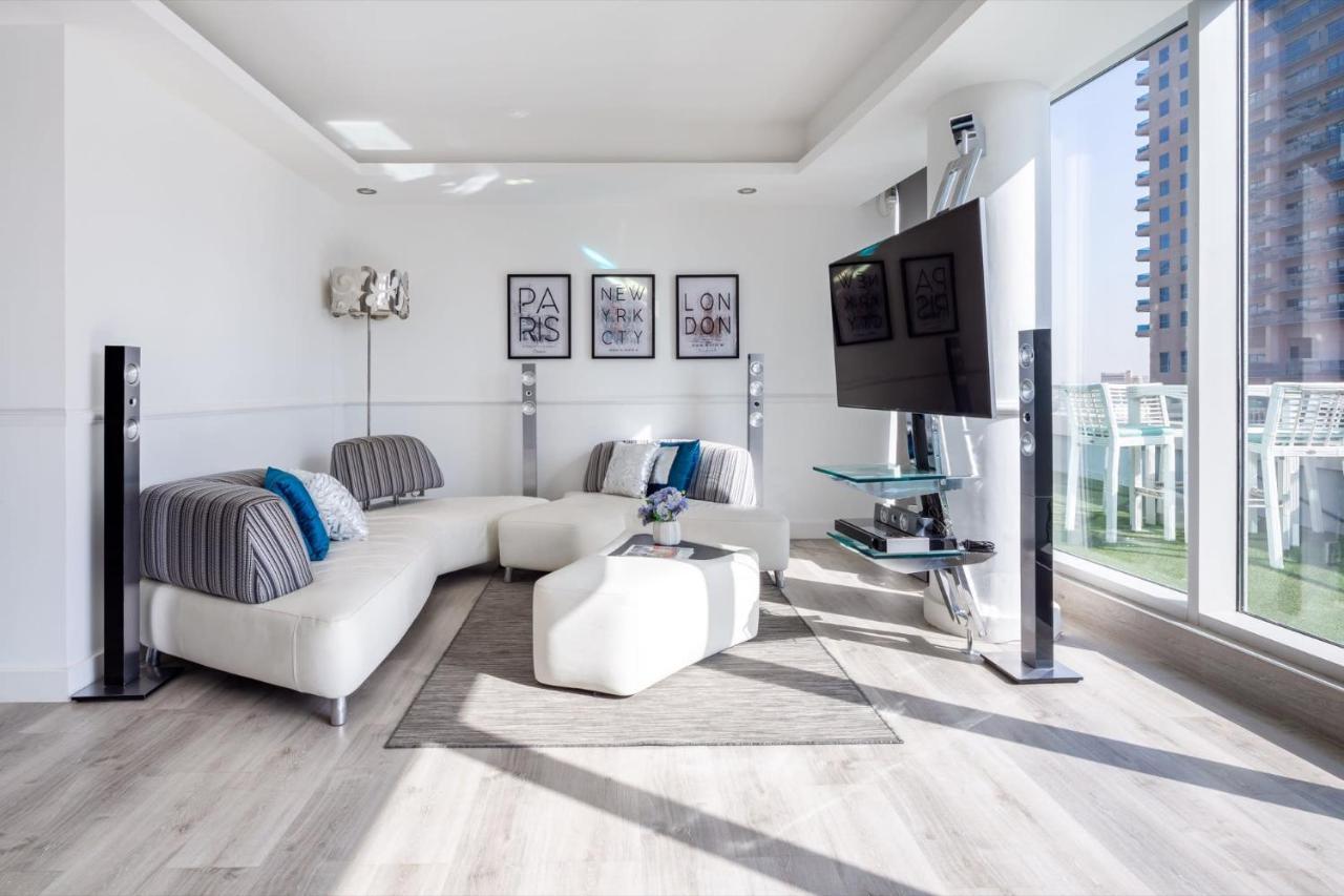 Apartment Frank Porter - Damac Waves Dubai
