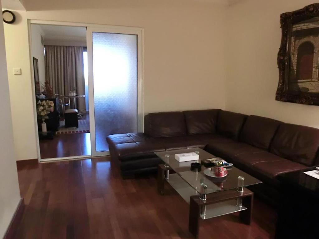 Al Muraqabath Apartment