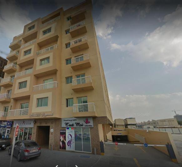 Private Partitioned Nr Mall Of Emirates Hostel Dubai