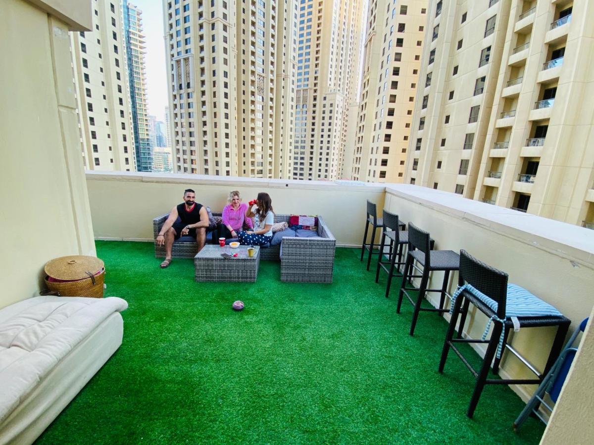 Bollywood Hostel *