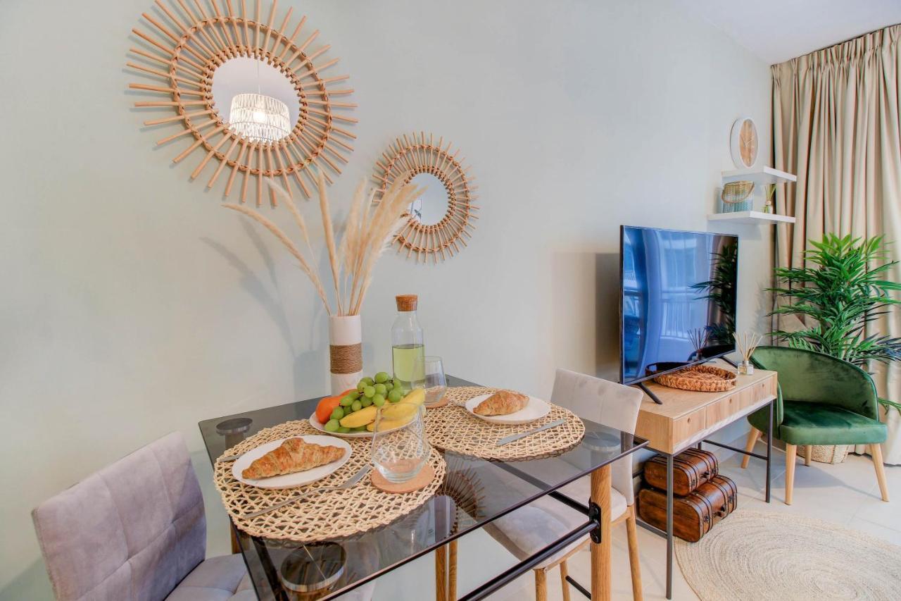 Durrani Homes - Luxurious Near Mall With Pool View * Dubai