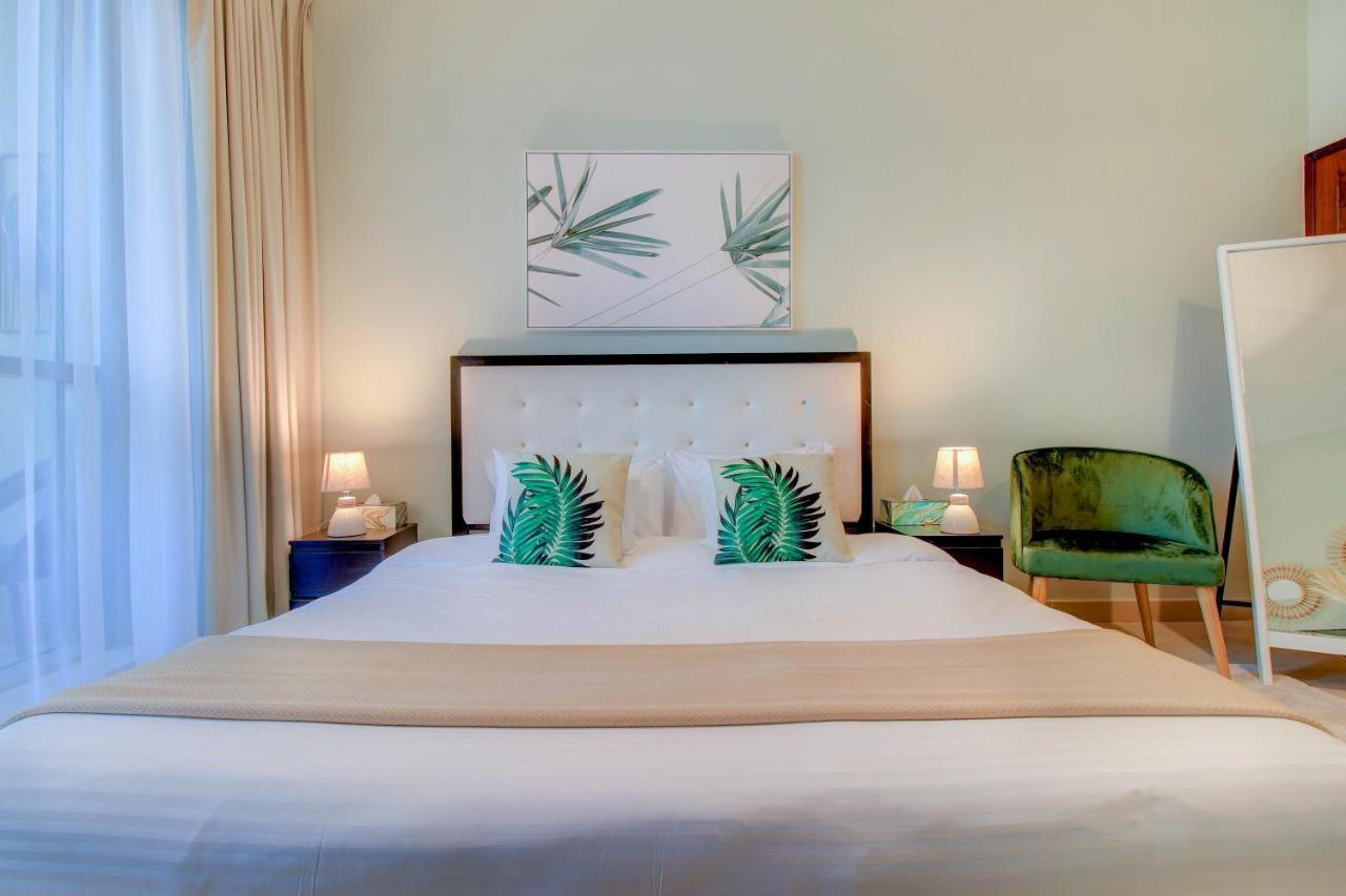 Durrani Homes - Luxurious Near Mall With Pool View Apartment Dubai