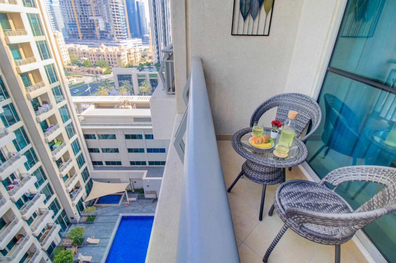 Durrani Homes - Luxurious Near Mall With Pool View * Dubai