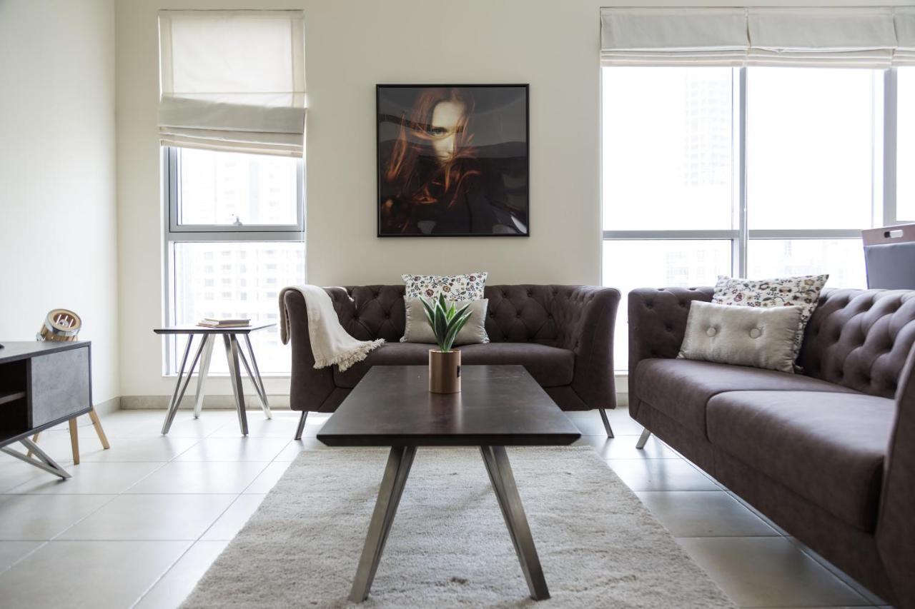 Higuests - Charming Apt With Terrace Facing Burj Khalifa Apartment