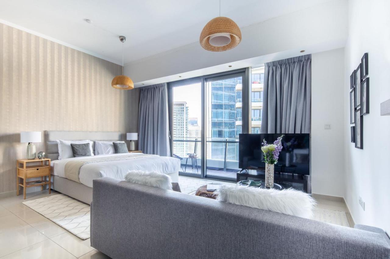 Frank Porter - Silverene Tower Apartment Dubai