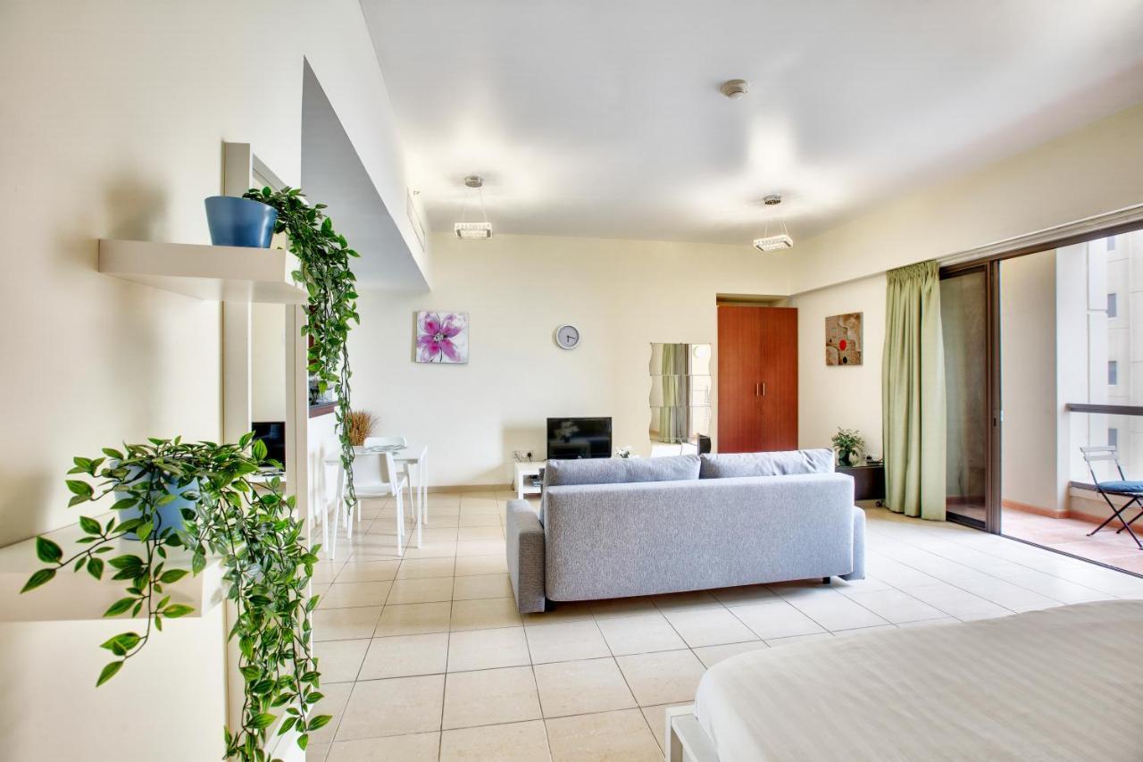 Spacious Sea View At The Jbr Apartment