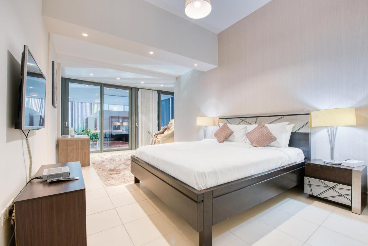 Maison Privee - Big, Bright, Luxury Marina Views Next To Apartment *