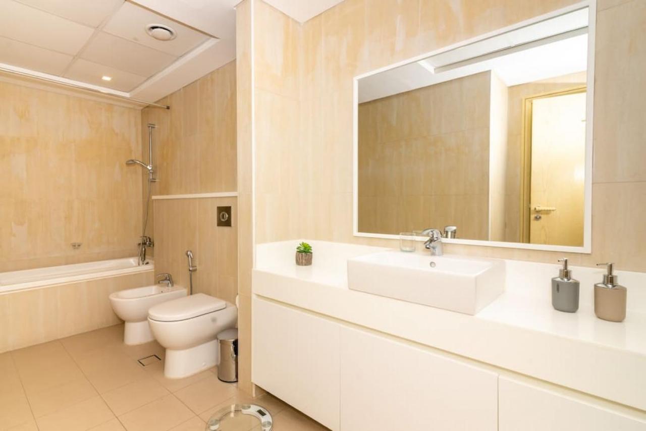 Apartment Key View - Al Bateen Residences *