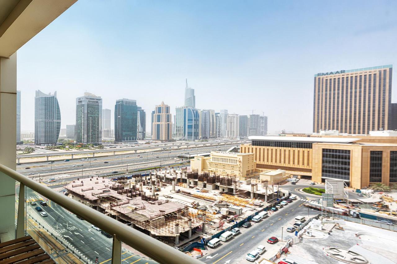Splendid In Marina View Towers *