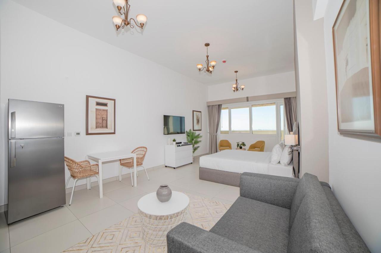 Apartment Fantastay Windsor Residence Luxury Studio W Balcony, Pool, Gym, Wifi, Sauna