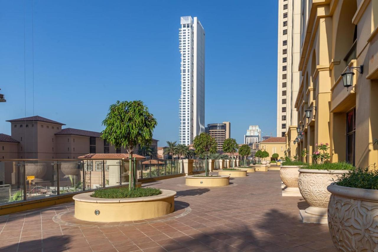 Frank Porter - Sadaf 4 Apartment Dubai