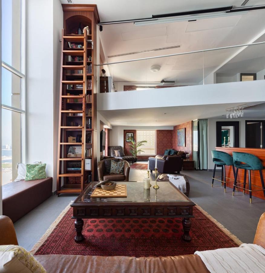 Frank Porter - Sadaf 4 Apartment
