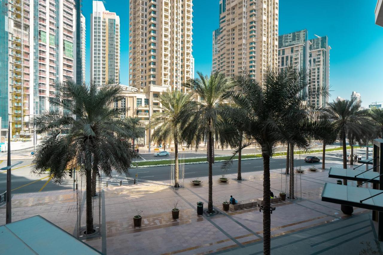 Higuests - Chic With Balcony And Pool Near Burj Khalifa Dubai