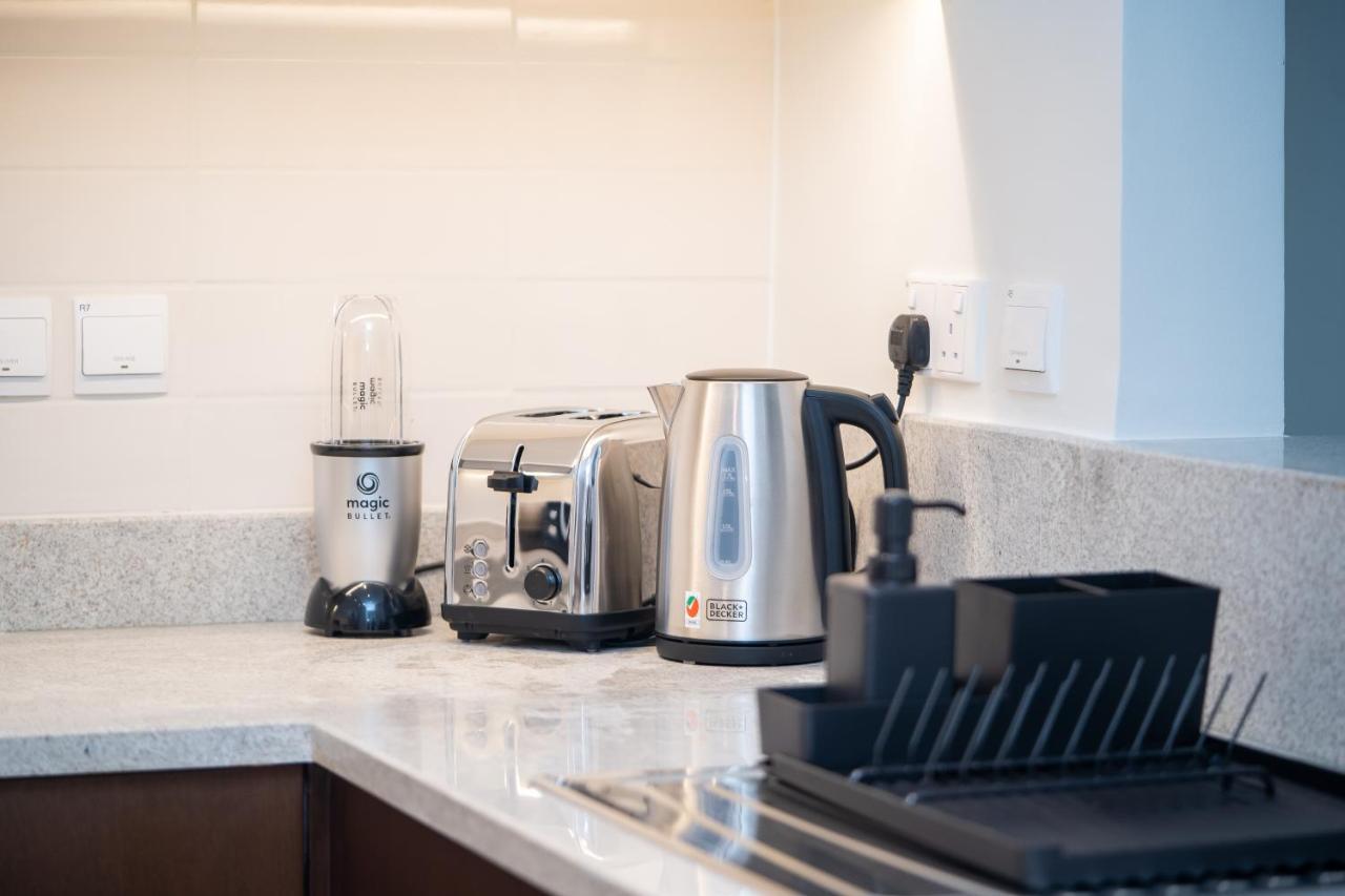 Higuests - Chic With Balcony And Pool Near Burj Khalifa * Dubai