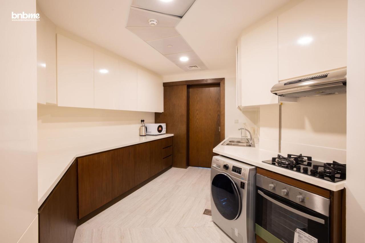 Apartment 4 Bedroom Penthouse - Large Patio - By Bnbme Homes - E2901