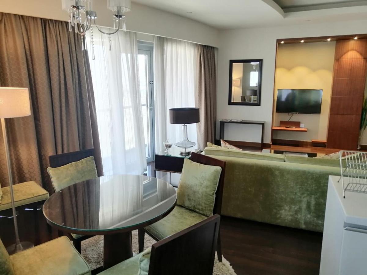 Apartment Address Mall Luxury & Spacious - Airbetter *