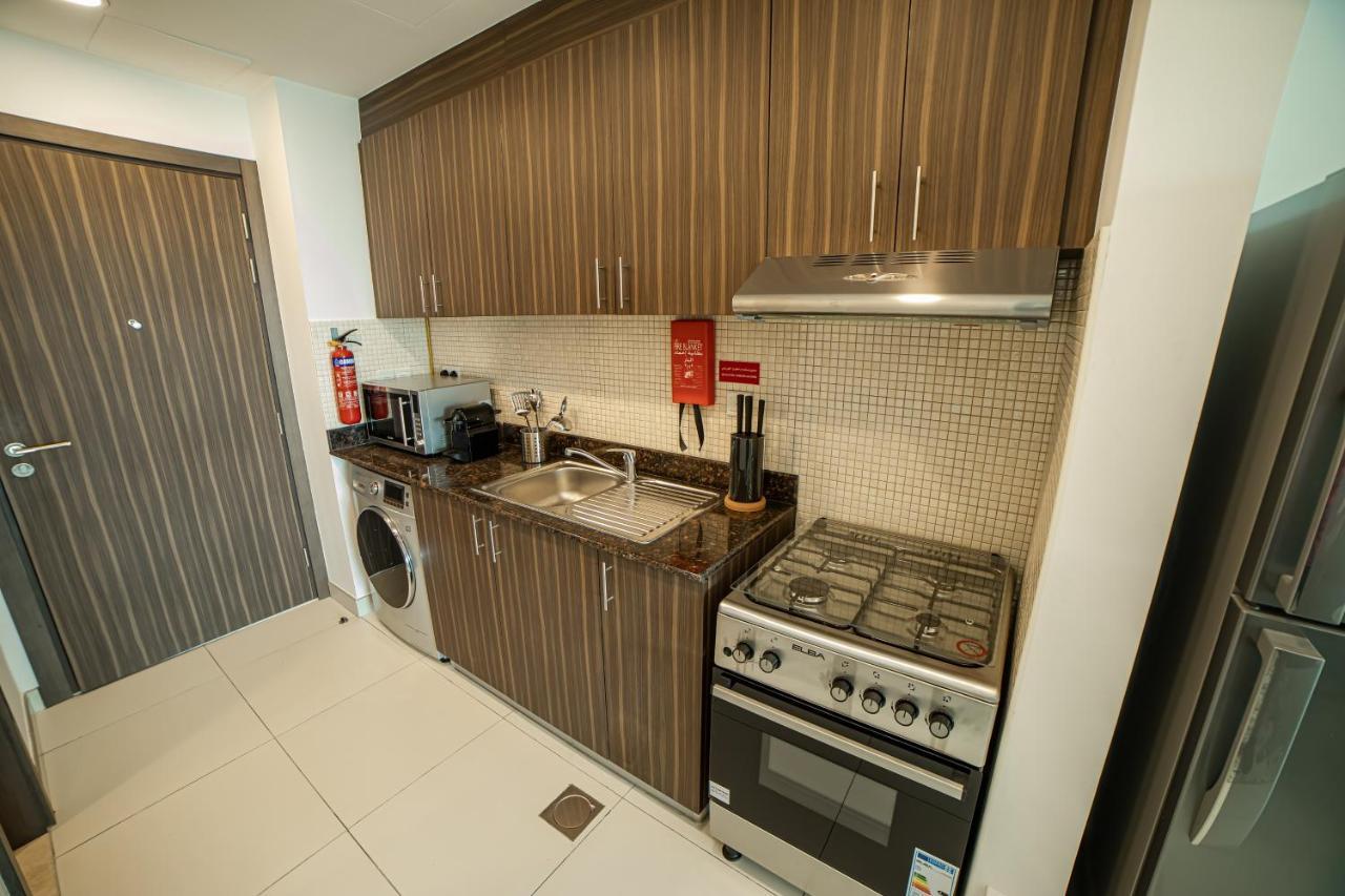 Fantastay Windsor Residence Luxury Studio W Balcony, Pool, Gym, Wifi, Sauna Apartment
