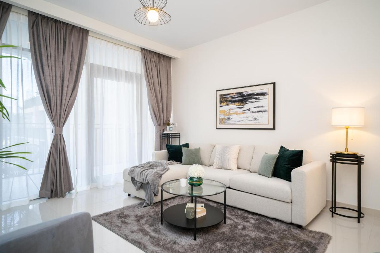 Higuests - Chic With Balcony And Pool Near Burj Khalifa Apartment *