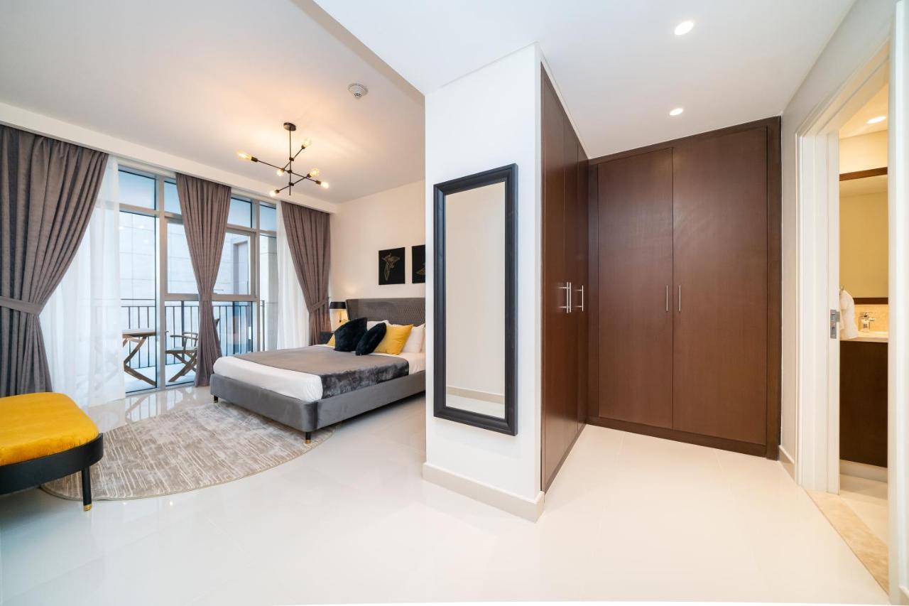 Higuests - Chic With Balcony And Pool Near Burj Khalifa Dubai