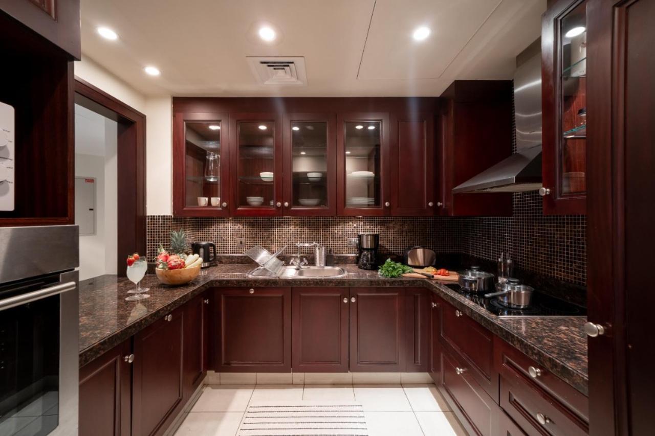 Durrani Homes - Glam Living Besides Mall- 2br With Study Third Converted