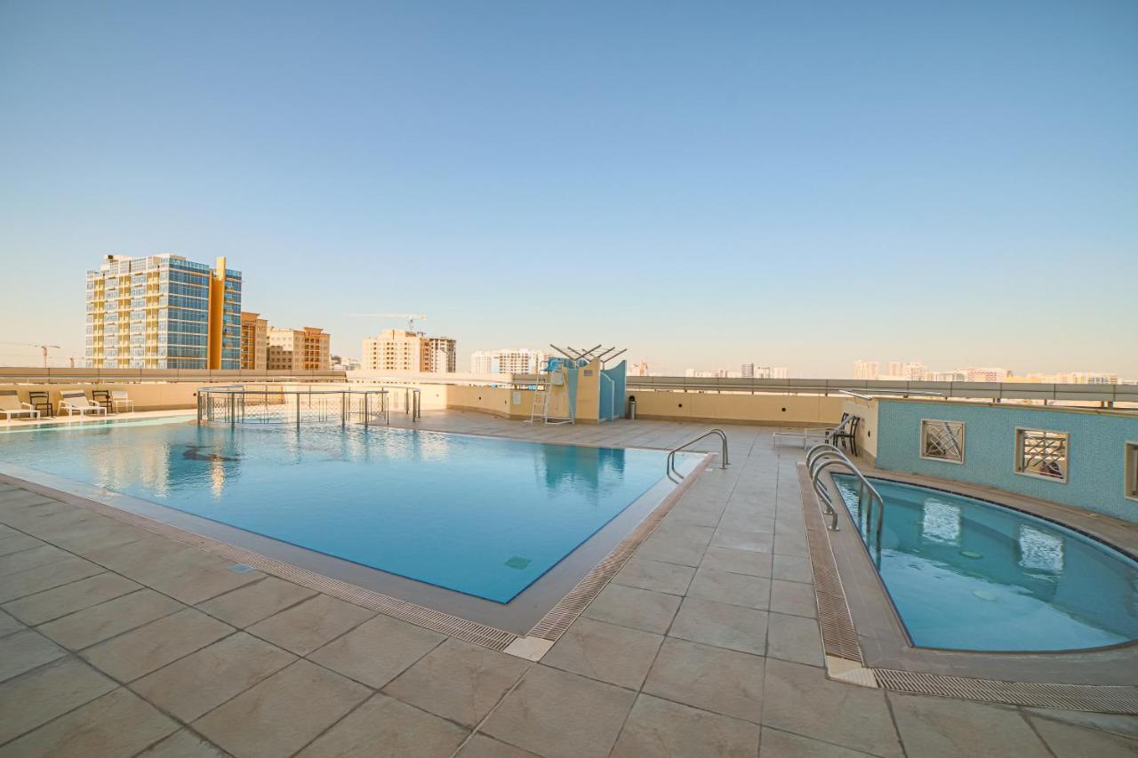 Fantastay Windsor Residence Luxury Studio W Balcony, Pool, Gym, Wifi, Sauna Dubai
