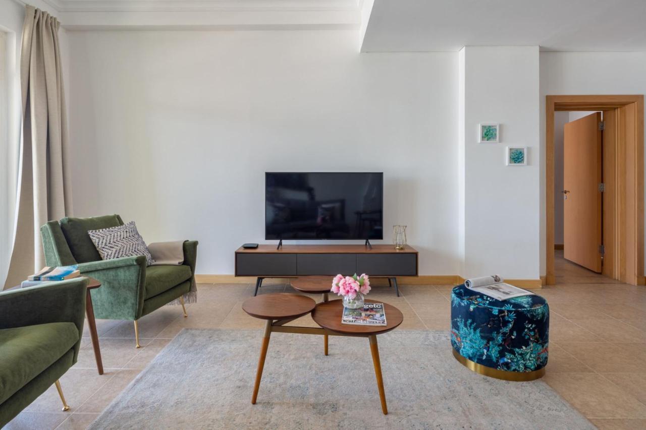 Frank Porter - Al Khudrawi Apartment Dubai