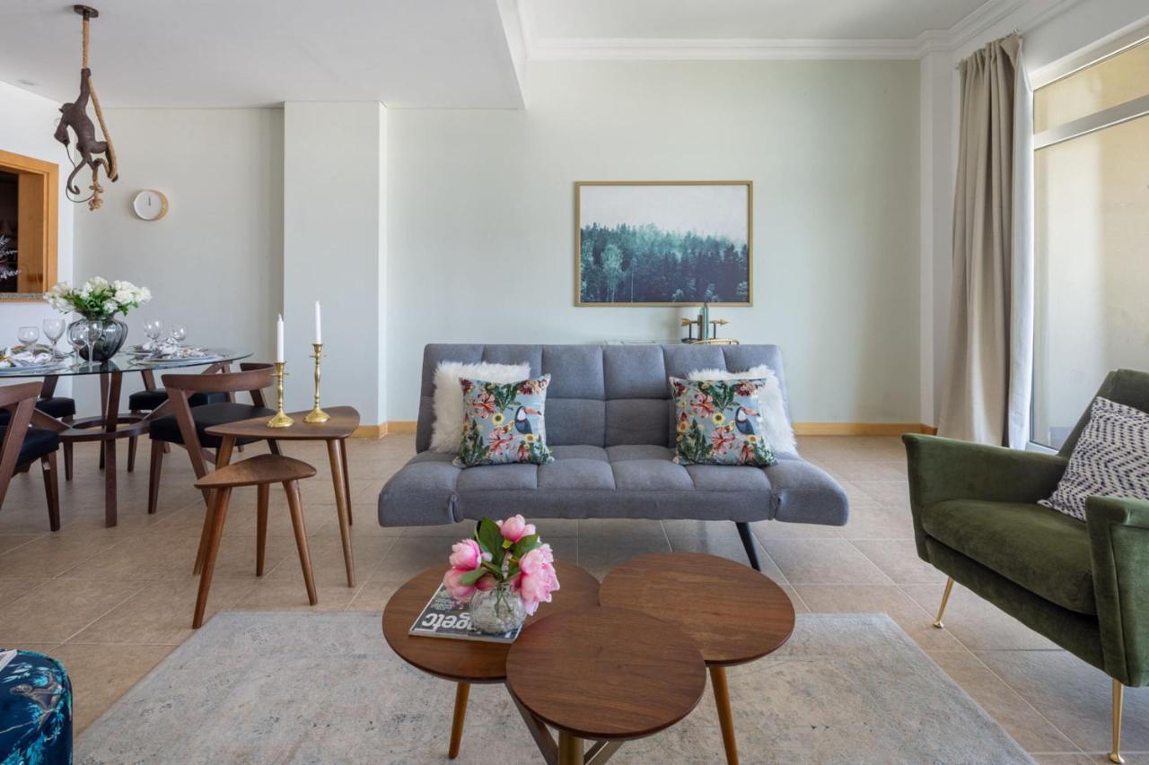 Frank Porter - Al Khudrawi Apartment *