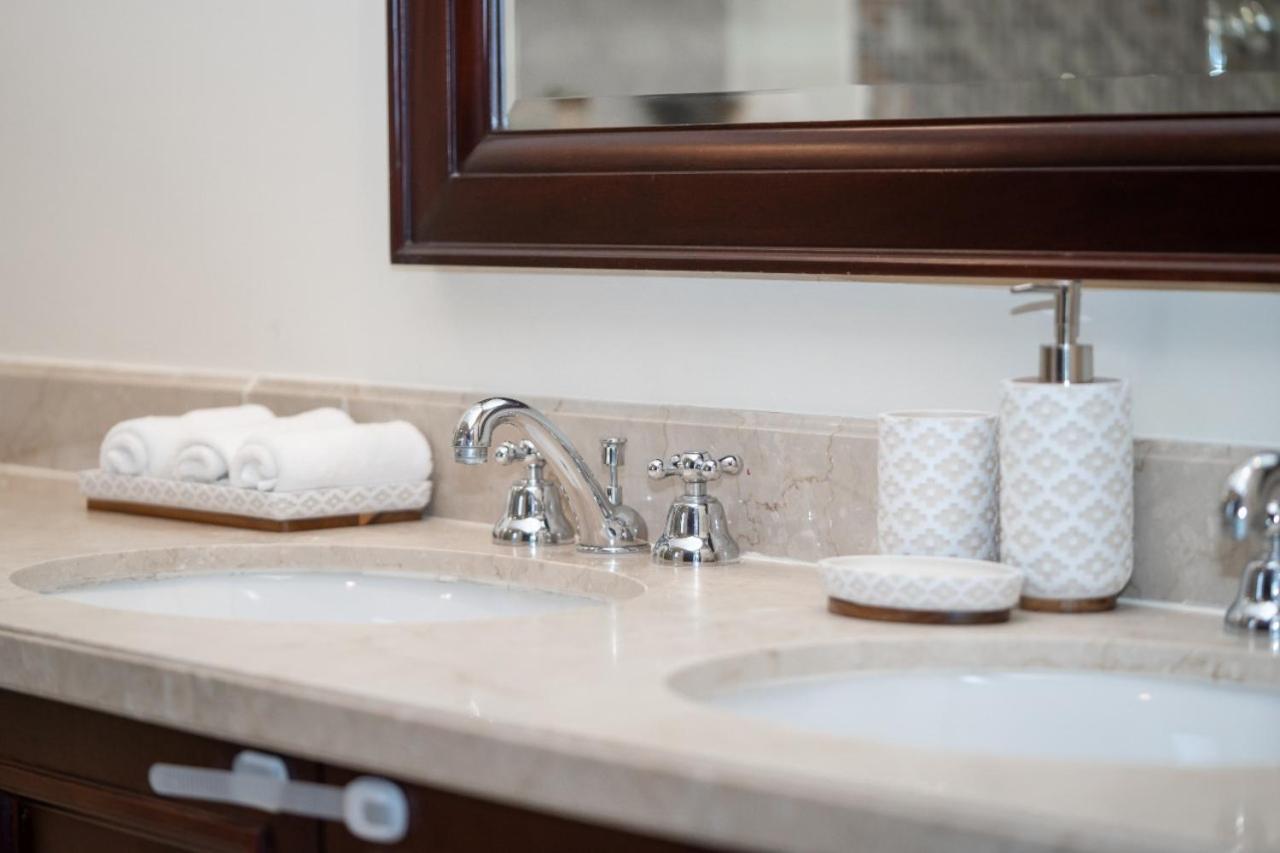 Durrani Homes - Glam Living Besides Mall- 2br With Study Third Converted Apartment Dubai