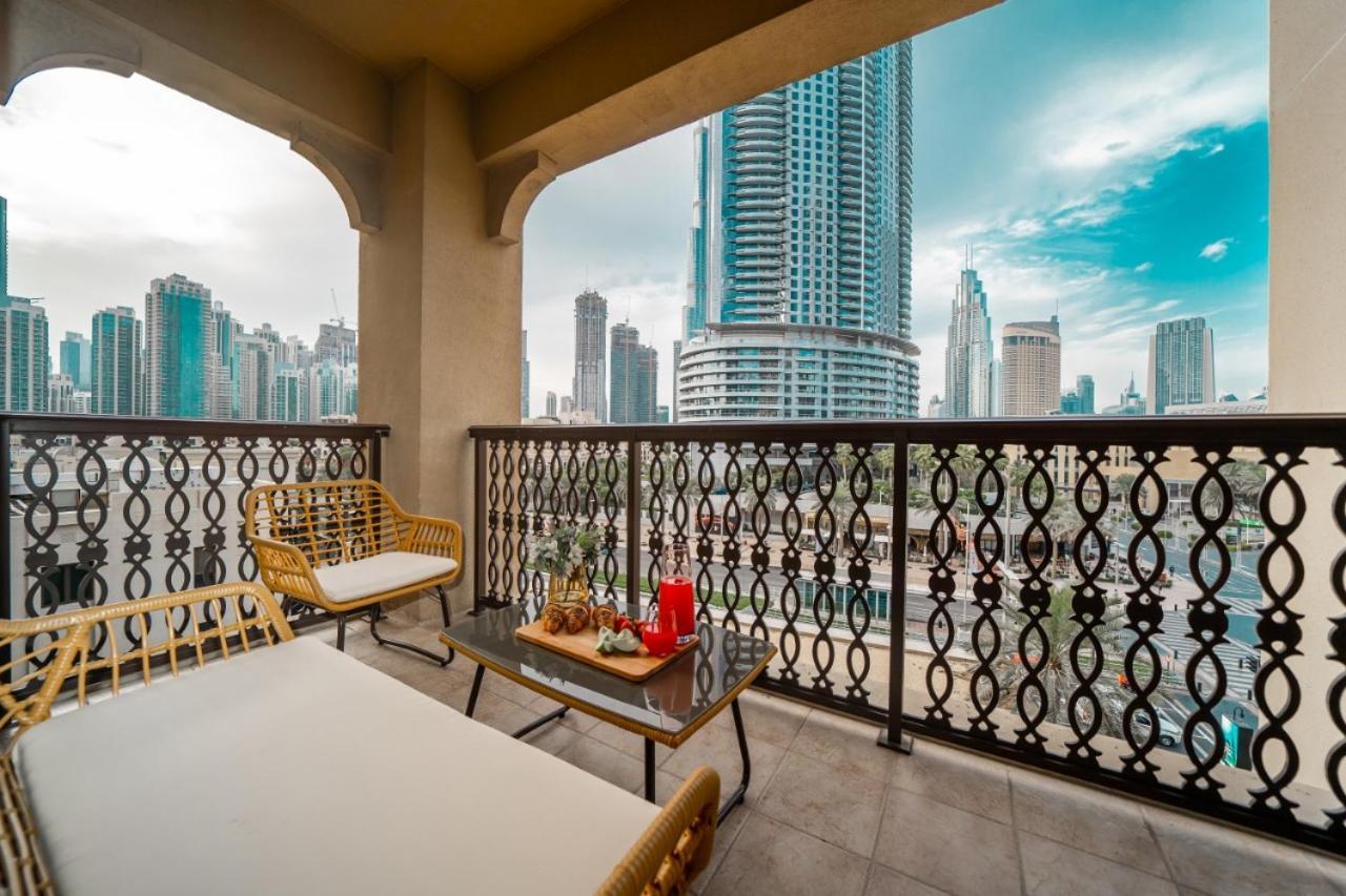 Durrani Homes - Glam Living Besides Mall- 2br With Study Third Converted