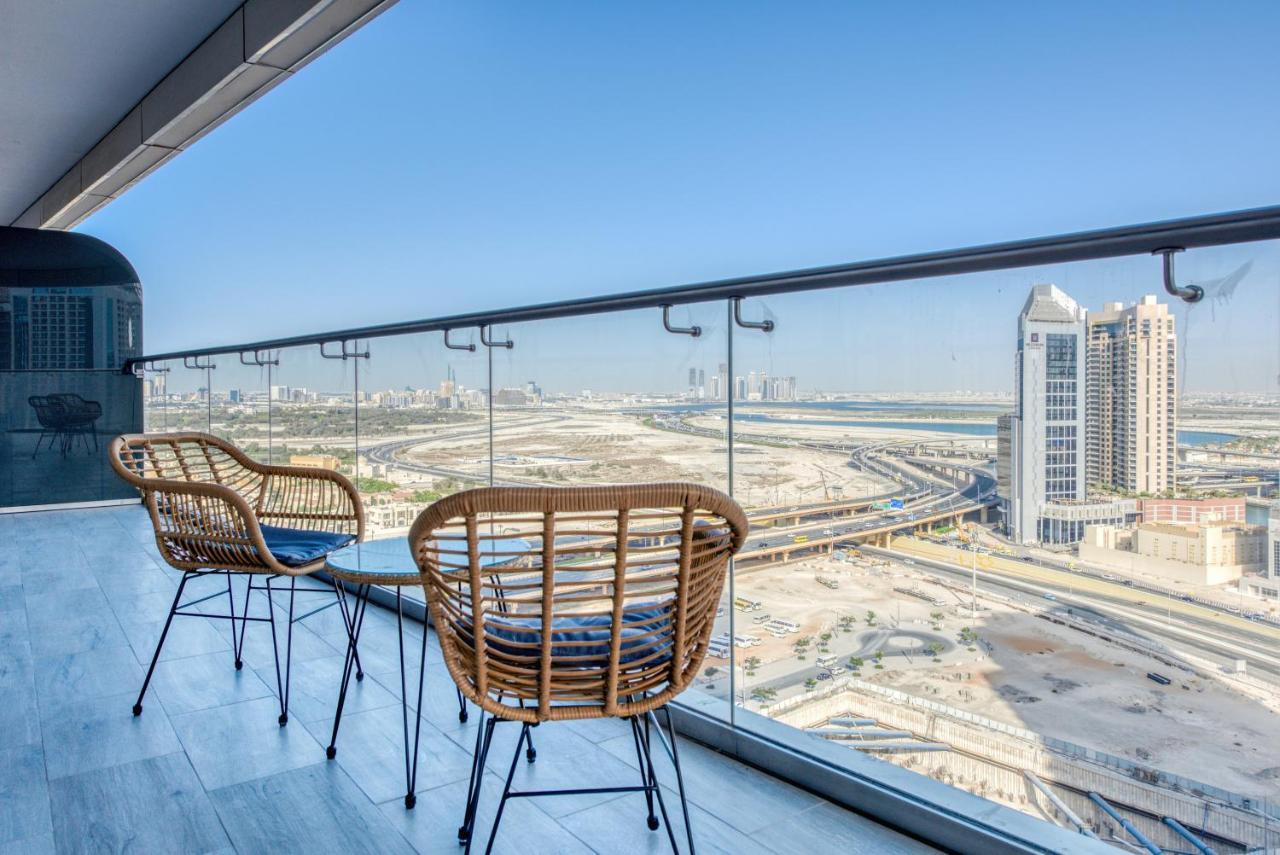 Rh- Upscale Living In The Heart Of The City, 02br, Near Mall *
